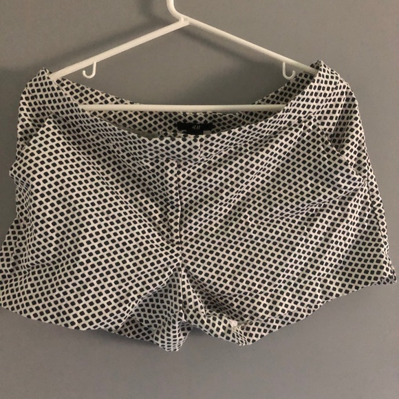 H&M shorts - Picture 2 of 2